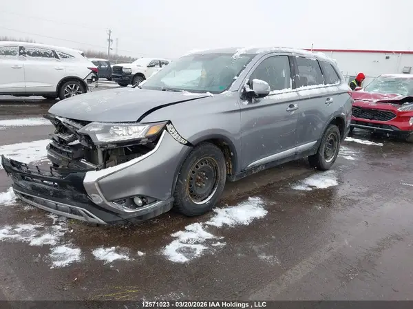 JA4AZ2A32LZ606991 2020 MITSUBISHI OUTLANDER - Image 2