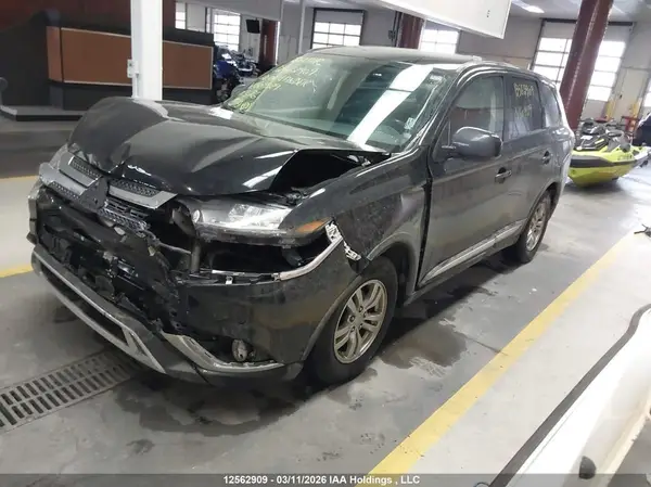 JA4AZ2A32LZ609129 2020 MITSUBISHI OUTLANDER - Image 2