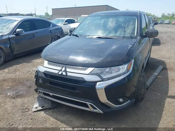 JA4AZ2A32LZ610801 2020 MITSUBISHI OUTLANDER - Image 2