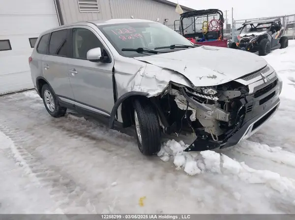JA4AZ2A32LZ611186 2020 MITSUBISHI OUTLANDER - Image 1