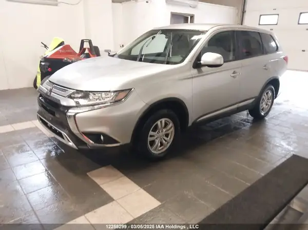 JA4AZ2A32LZ611186 2020 MITSUBISHI OUTLANDER - Image 2