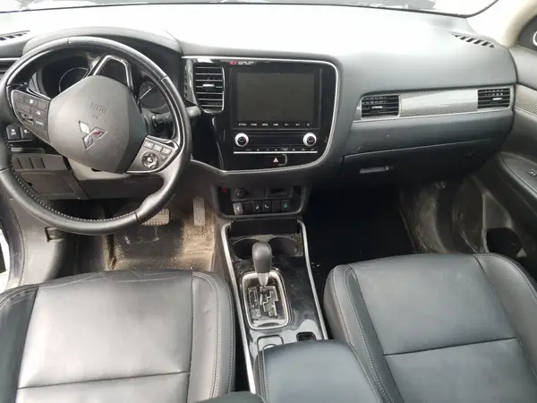JA4AZ2A32LZ612581 2020 MITSUBISHI OUTLANDER - Image 8