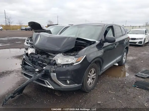 JA4AZ2A32LZ613438 2020 MITSUBISHI OUTLANDER - Image 2