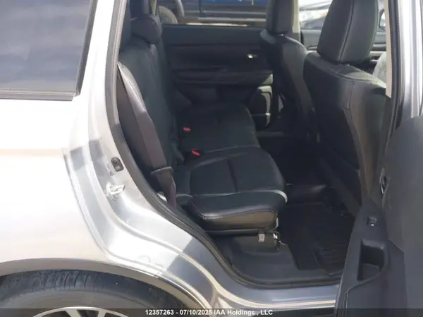 JA4AZ2A33GZ605225 2016 MITSUBISHI OUTLANDER - Image 8