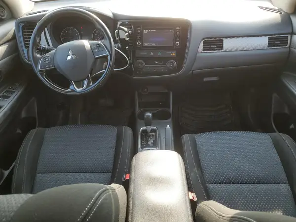 JA4AZ2A33GZ609677 2016 MITSUBISHI OUTLANDER - Image 8