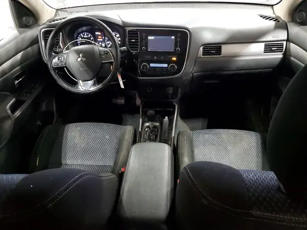 JA4AZ2A33HZ000963 2017 MITSUBISHI OUTLANDER - Image 8