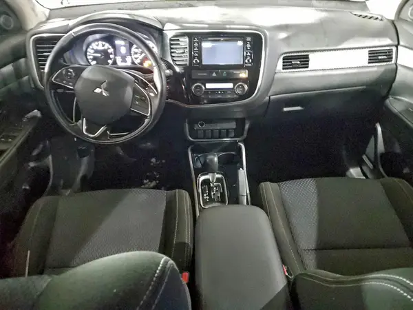 JA4AZ2A33HZ021831 2017 MITSUBISHI OUTLANDER - Image 8