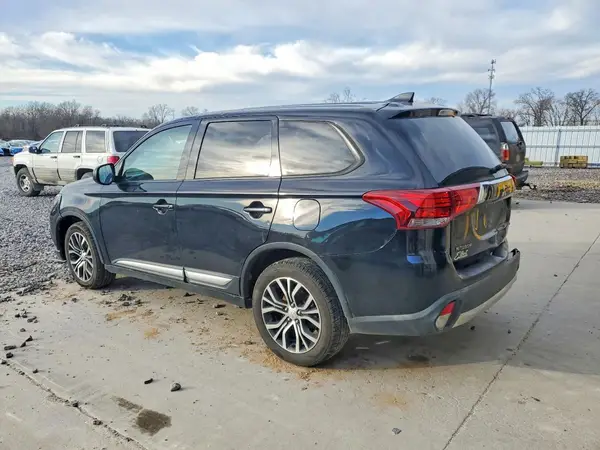 JA4AZ2A33HZ030657 2017 MITSUBISHI OUTLANDER - Image 2