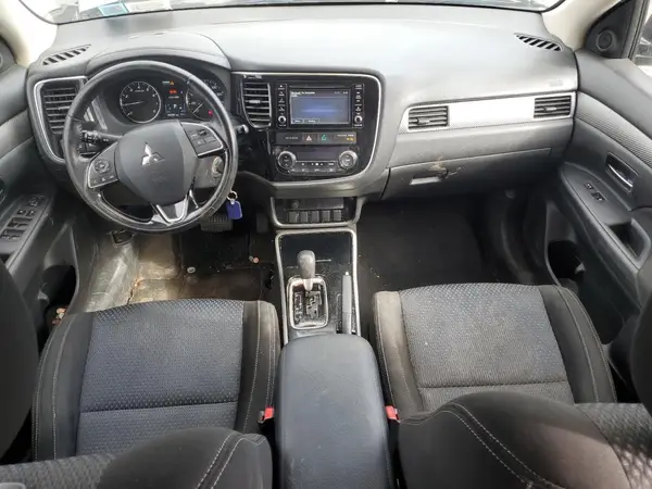 JA4AZ2A33HZ030738 2017 MITSUBISHI OUTLANDER - Image 8