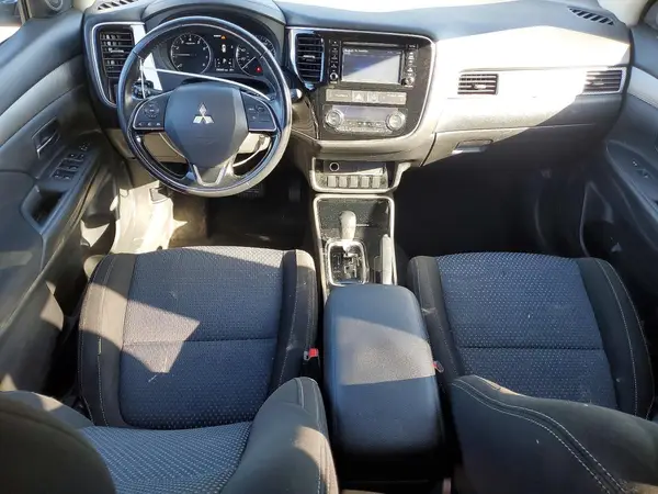 JA4AZ2A33HZ031470 2017 MITSUBISHI OUTLANDER - Image 8