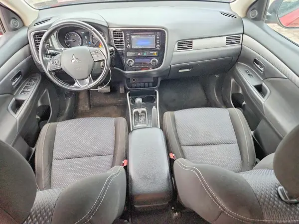 JA4AZ2A33HZ035812 2017 MITSUBISHI OUTLANDER - Image 8