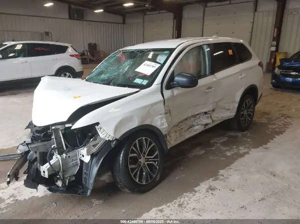 JA4AZ2A33HZ038323 2017 MITSUBISHI OUTLANDER - Image 2