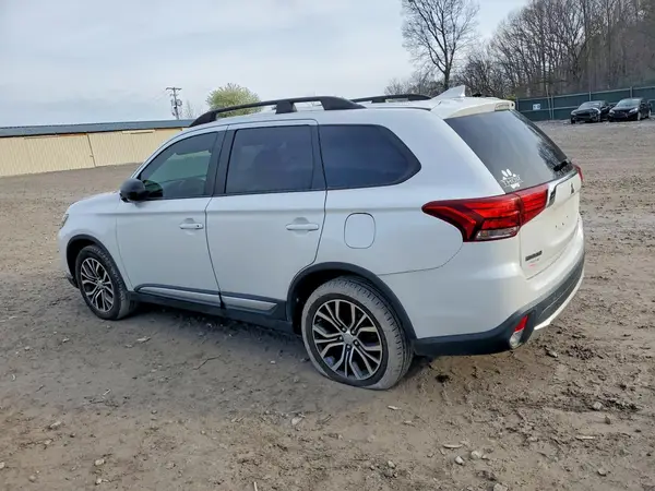 JA4AZ2A33HZ038645 2017 MITSUBISHI OUTLANDER - Image 2