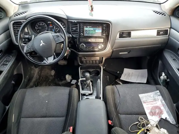 JA4AZ2A33HZ038645 2017 MITSUBISHI OUTLANDER - Image 8