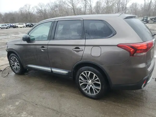 JA4AZ2A33HZ063545 2017 MITSUBISHI OUTLANDER - Image 2