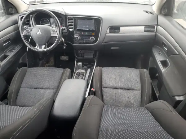 JA4AZ2A33HZ063545 2017 MITSUBISHI OUTLANDER - Image 8