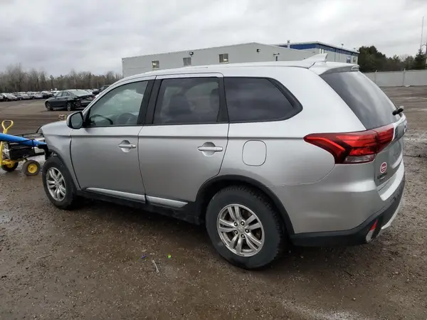 JA4AZ2A33JJ600130 2018 MITSUBISHI OUTLANDER - Image 2