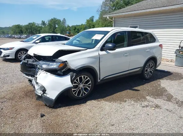 JA4AZ2A33JZ004601 2018 MITSUBISHI OUTLANDER - Image 2