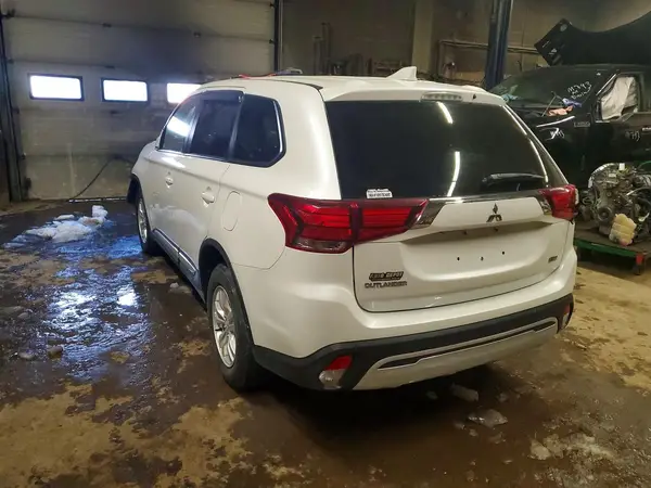 JA4AZ2A33LZ611388 2020 MITSUBISHI OUTLANDER - Image 2