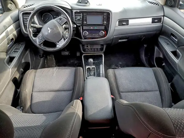 JA4AZ2A34HZ014967 2017 MITSUBISHI OUTLANDER - Image 8