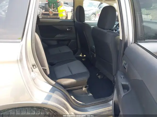 JA4AZ2A34HZ022762 2017 MITSUBISHI OUTLANDER - Image 8