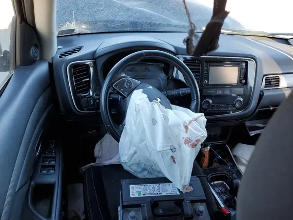 JA4AZ2A34HZ026018 2017 MITSUBISHI OUTLANDER - Image 8