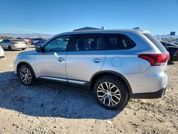 JA4AZ2A34HZ027167 2017 MITSUBISHI OUTLANDER - Image 2