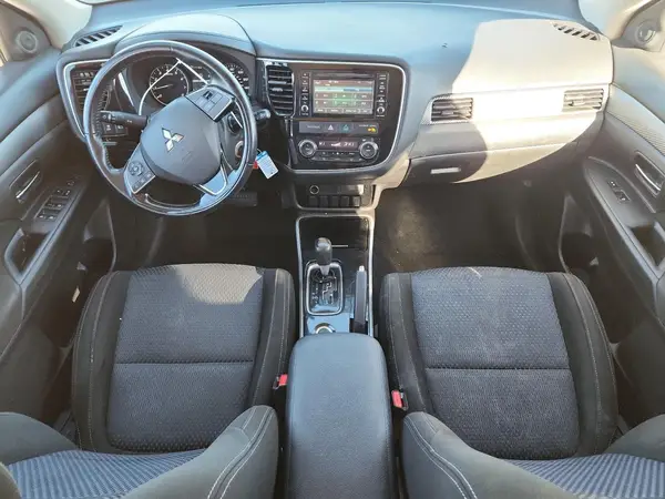 JA4AZ2A34HZ027167 2017 MITSUBISHI OUTLANDER - Image 8