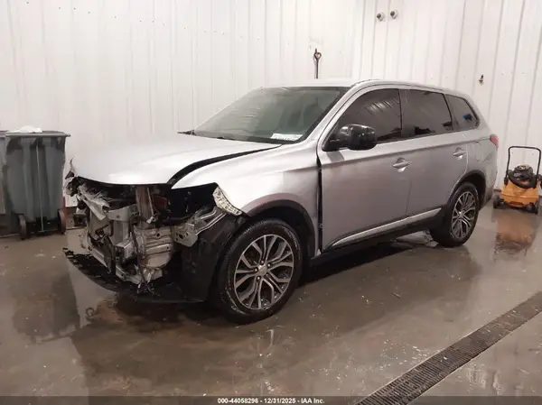 JA4AZ2A34HZ035396 2017 MITSUBISHI OUTLANDER - Image 2