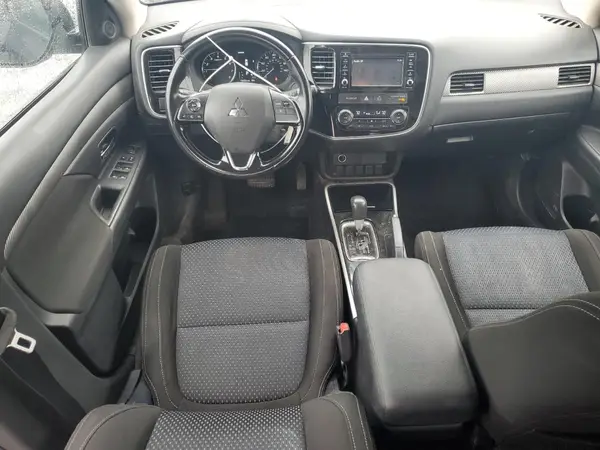 JA4AZ2A34HZ035978 2017 MITSUBISHI OUTLANDER - Image 8