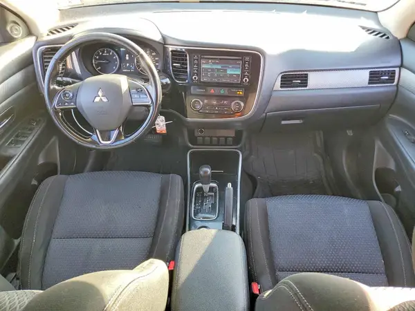 JA4AZ2A34HZ038153 2017 MITSUBISHI OUTLANDER - Image 8