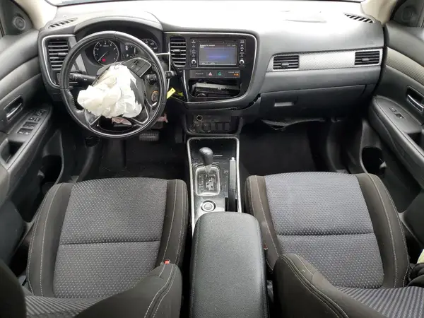 JA4AZ2A34HZ038900 2017 MITSUBISHI OUTLANDER - Image 8