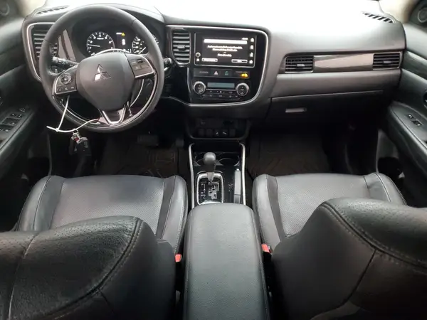 JA4AZ2A34HZ611049 2017 MITSUBISHI OUTLANDER - Image 8