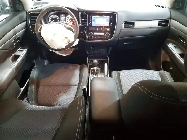 JA4AZ2A34JZ005501 2018 MITSUBISHI OUTLANDER - Image 8