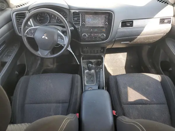 JA4AZ2A34JZ005935 2018 MITSUBISHI OUTLANDER - Image 8