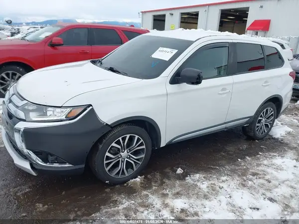 JA4AZ2A34JZ007071 2018 MITSUBISHI OUTLANDER - Image 2