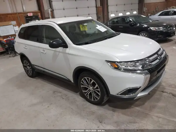 JA4AZ2A34JZ008883 2018 MITSUBISHI OUTLANDER - Image 1