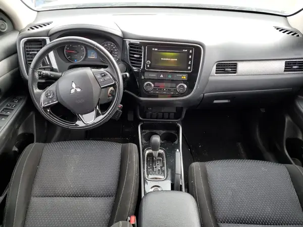 JA4AZ2A34JZ614815 2018 MITSUBISHI OUTLANDER - Image 8