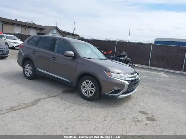 JA4AZ2A34JZ614863 2018 MITSUBISHI OUTLANDER - Image 1