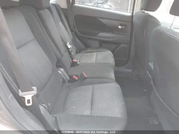 JA4AZ2A34JZ614863 2018 MITSUBISHI OUTLANDER - Image 8