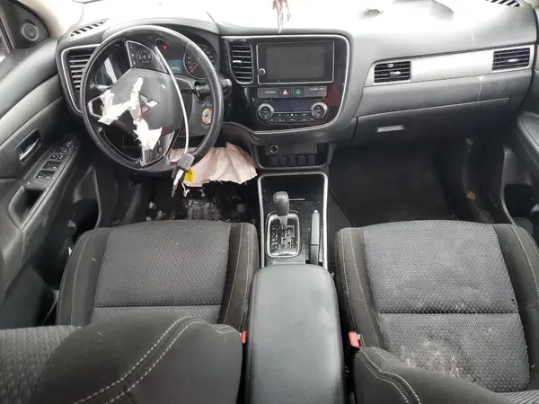 JA4AZ2A34JZ616029 2018 MITSUBISHI OUTLANDER - Image 8