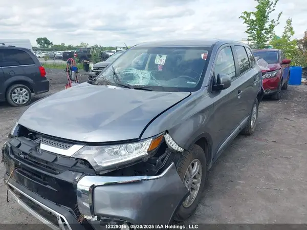 JA4AZ2A34LZ608886 2020 MITSUBISHI OUTLANDER - Image 2