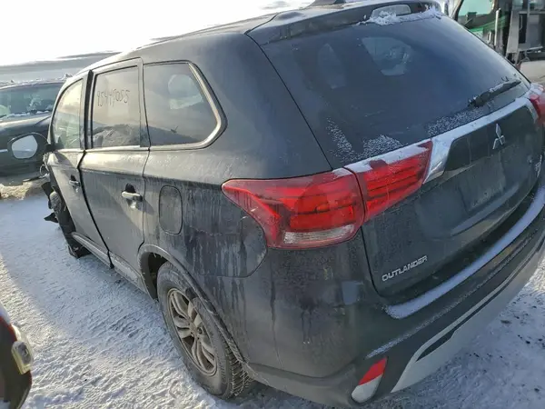 JA4AZ2A34LZ611609 2020 MITSUBISHI OUTLANDER - Image 2