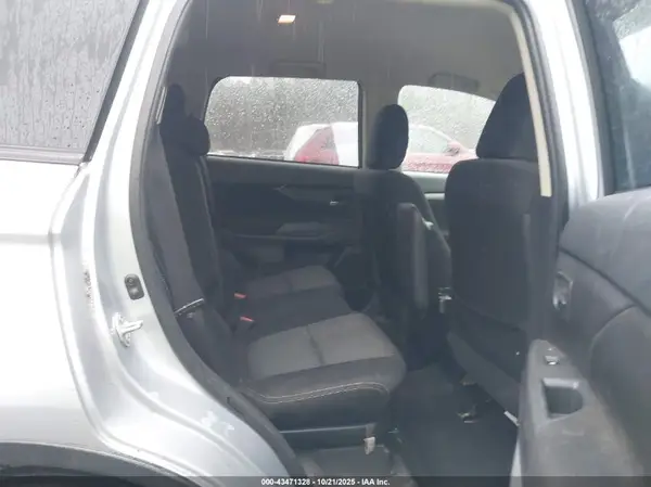 JA4AZ2A35HZ017490 2017 MITSUBISHI OUTLANDER - Image 8