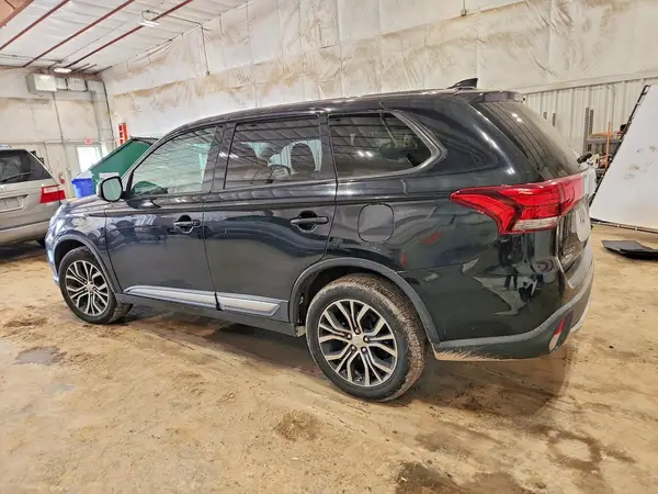 JA4AZ2A35HZ026917 2017 MITSUBISHI OUTLANDER - Image 2