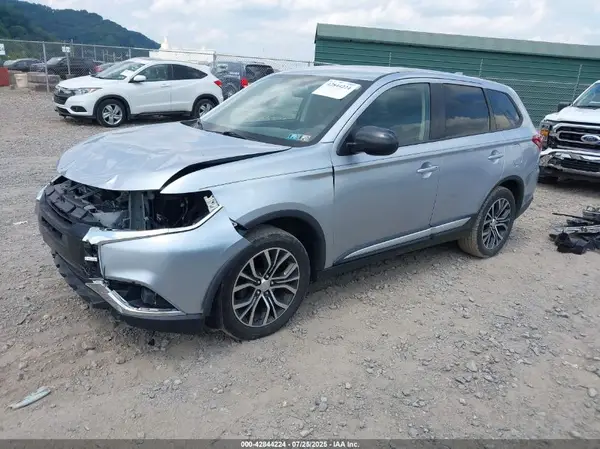 JA4AZ2A35HZ030398 2017 MITSUBISHI OUTLANDER - Image 2