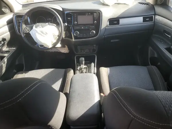 JA4AZ2A35HZ036153 2017 MITSUBISHI OUTLANDER - Image 8