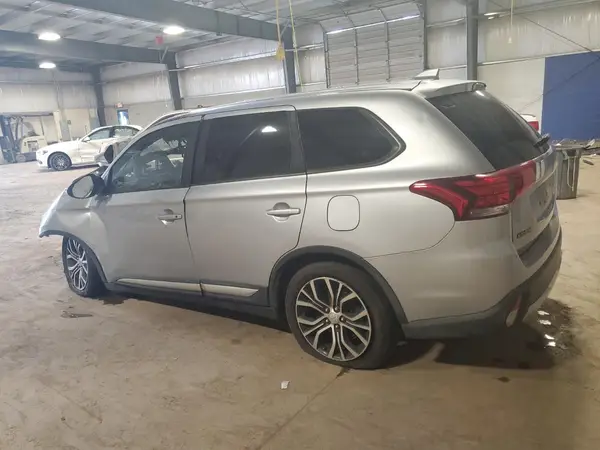 JA4AZ2A35HZ037674 2017 MITSUBISHI OUTLANDER - Image 2
