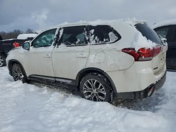 JA4AZ2A35HZ039764 2017 MITSUBISHI OUTLANDER - Image 2