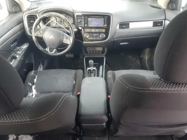 JA4AZ2A35HZ039764 2017 MITSUBISHI OUTLANDER - Image 8